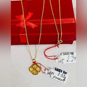 Saudi gold, 18 K. Authentic gold. Clover.
